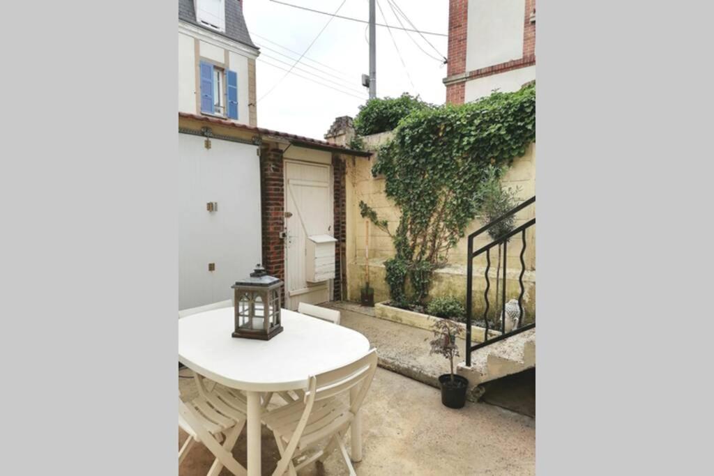 Ferienwohnung Les Etapes Chartraines Parking Wifi Jaccuzi Chartres Exterior foto